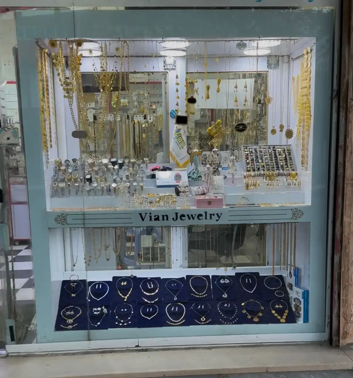 ویترین مغازه پلکانی|فروشگاه و مغازه|مریوان, |دیوار