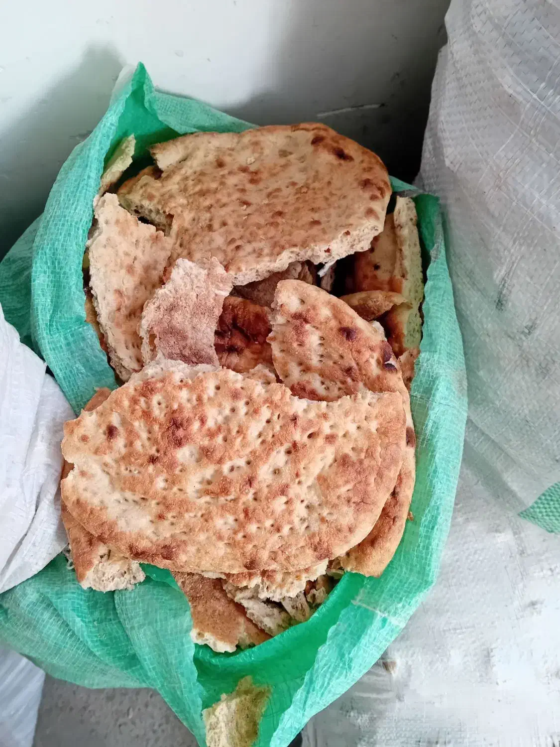 سیصدکیلونون خشک دارم بدون کپک|عمدهفروشی|آبکوه, |دیوار