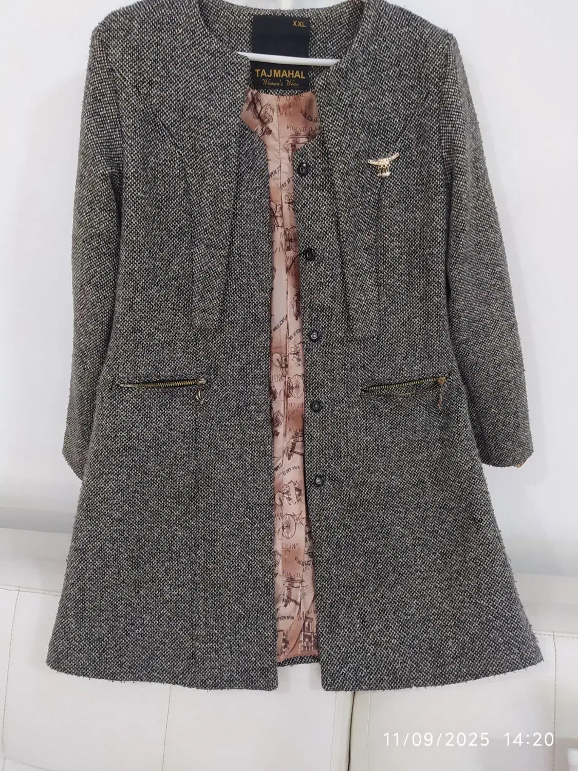 پالتو|لباس|بناب, |دیوار