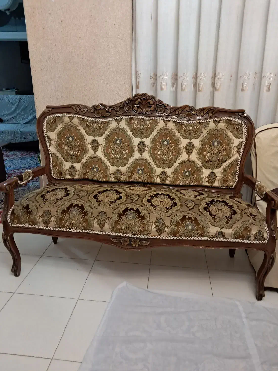 مبلمان۹نفره تمیز همراه با میز نهار خوری|مبلمان خانگی و میز عسلی|اصفهان, گلزار|دیوار