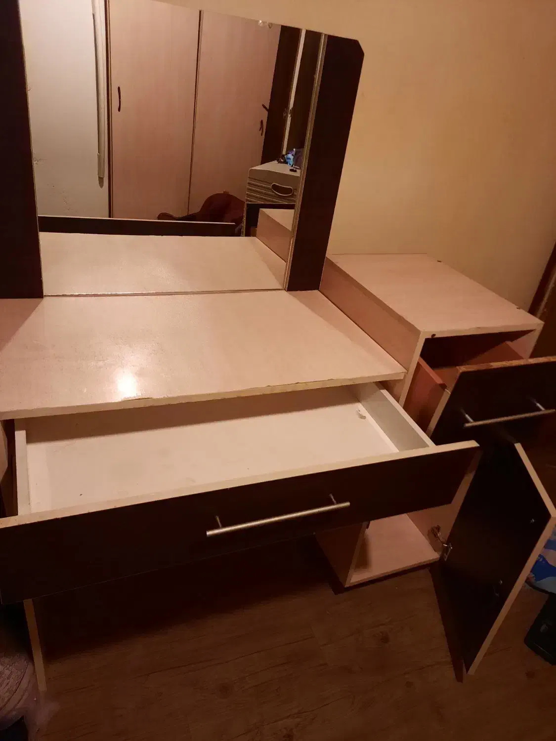 میز آرایشی|جاکفشی، کمد، دراور|فولادشهر, A4|دیوار