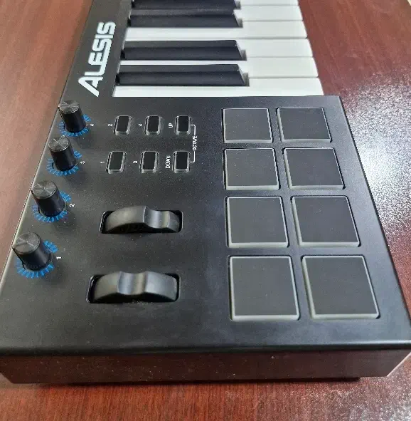 midi control ALESIS V61|پیانو، کیبورد، آکاردئون|رشت, خمیران زاهدان|دیوار
