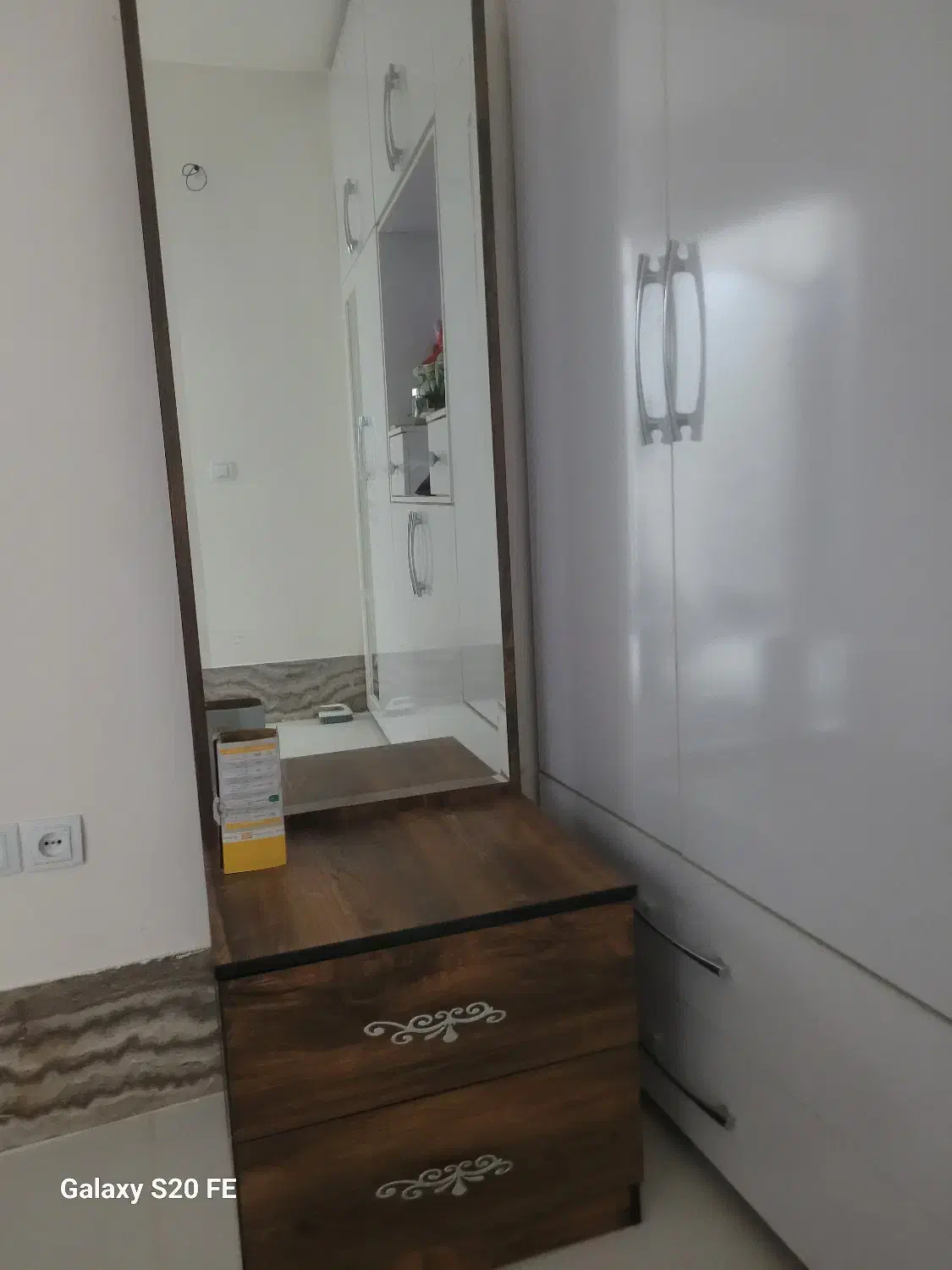 میز|بوفه، ویترین، کنسول|لامرد, |دیوار