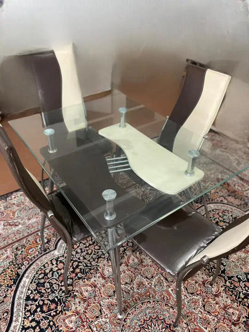 میز غذا خوری چهارنفره|میز و صندلی غذاخوری|امیدیه, |دیوار