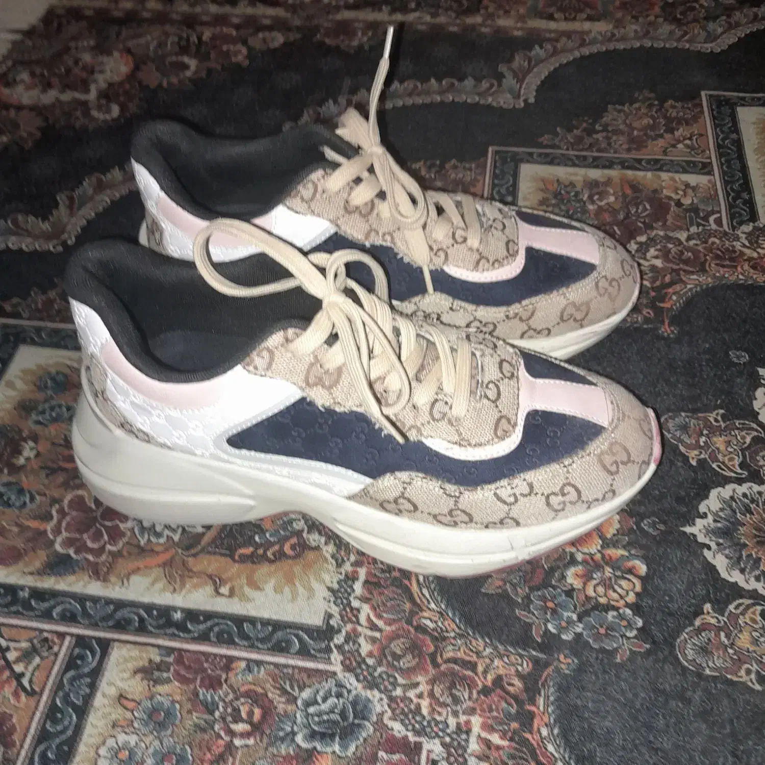 یه جفت کتونی اسپرت|کیف، کفش، کمربند|گلپایگان, |دیوار