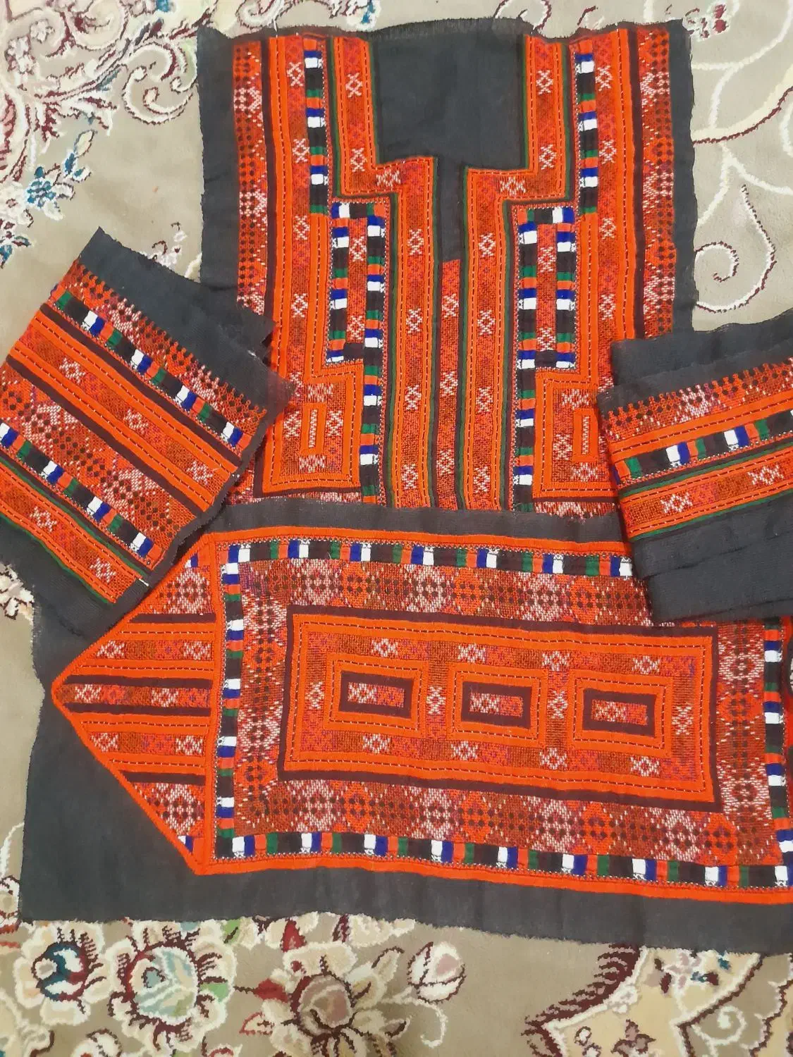 تمام چوتلی|لباس|جزنیک, |دیوار