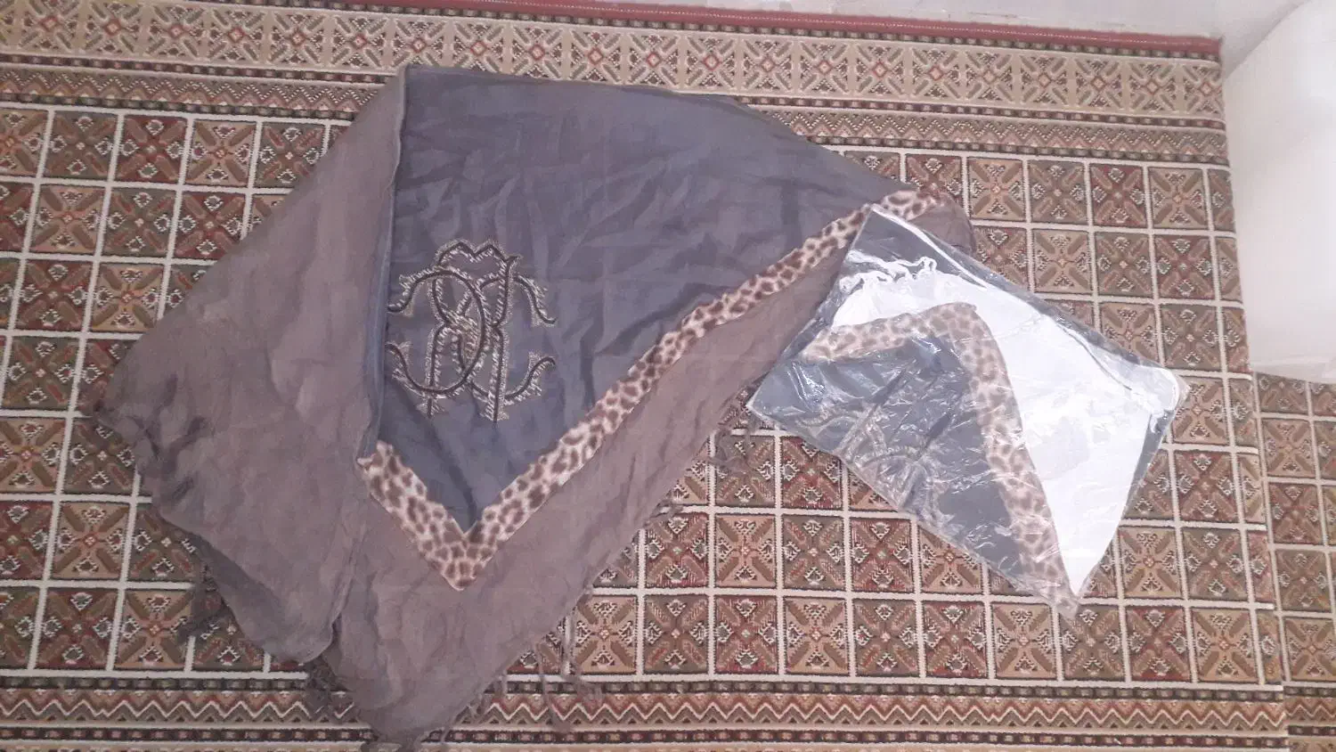 روسری ۳ گوش|لباس|قم, نیروگاه|دیوار