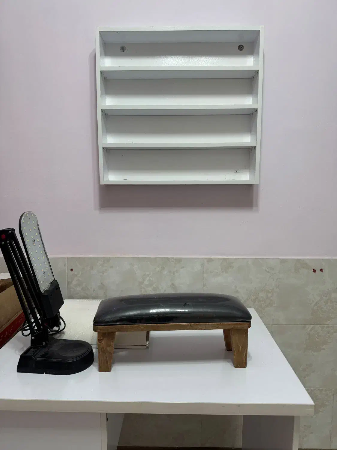 میزناخن ام دی اف همراه استند لاک ۲۵۰۰|آرایشگاه و سالن‌های زیبایی|اراک, |دیوار