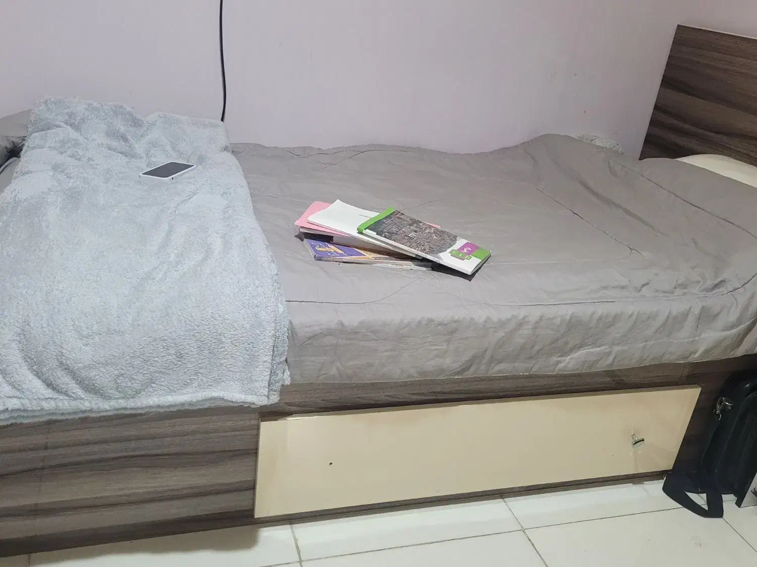 تخت و دراور و پاتختی|تخت و سرویس خواب|کرج, حصارک بالا|دیوار