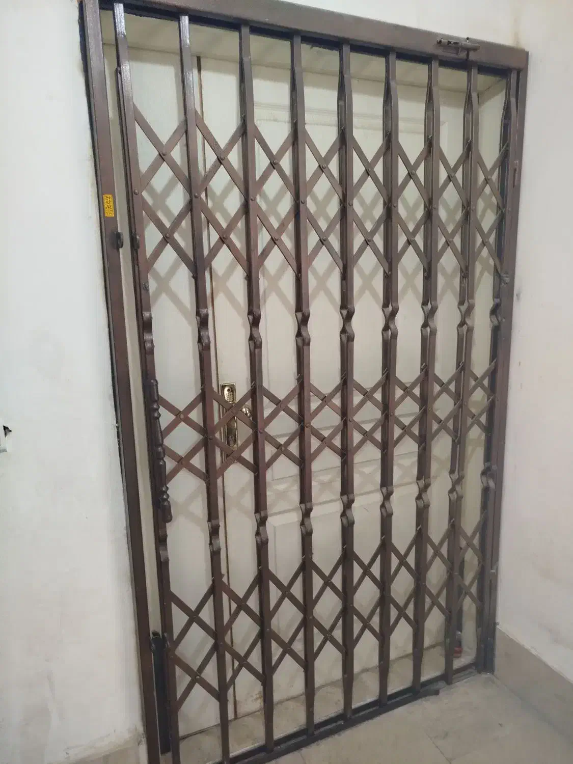 درب اکاردیونی سالم|مصالح و تجهیزات ساختمان|گلبهار, شهر جدید گلبهار|دیوار