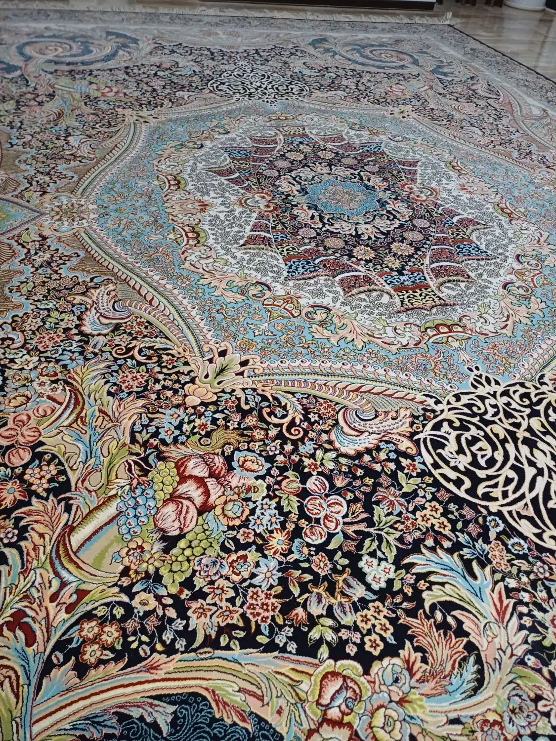 یک تخته فرش 9 متری 1200 شانه الیاف آلمان و ترک|فرش|شاهین‌شهر, برخوار غرب|دیوار