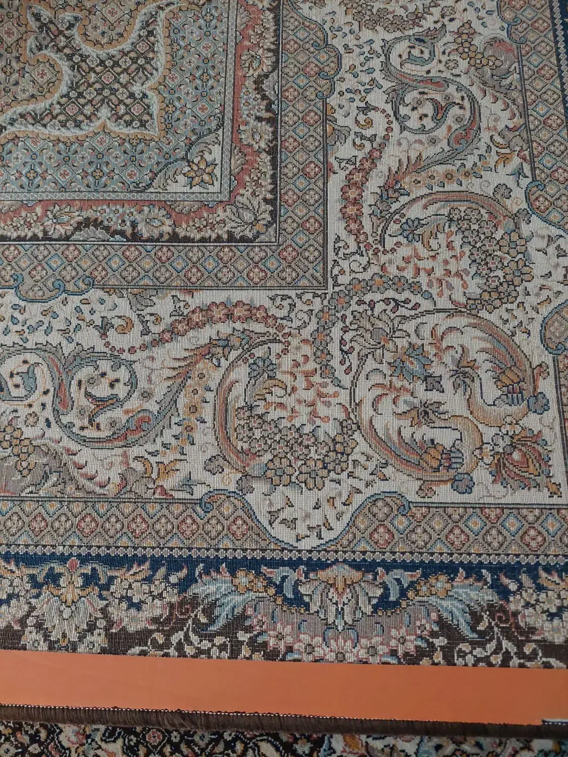 فرش ۷۰۰ شانه قهوه ای|فرش|قروه, |دیوار