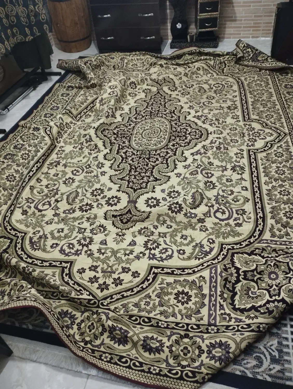 رو فرشی 12 متری|روفرشی|صدرا-فارس, فاز ۱|دیوار