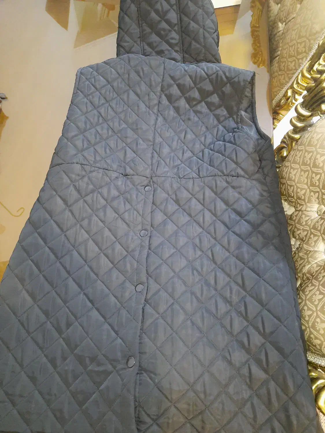 پالتو و وافر|لباس|تهران, دبستان|دیوار