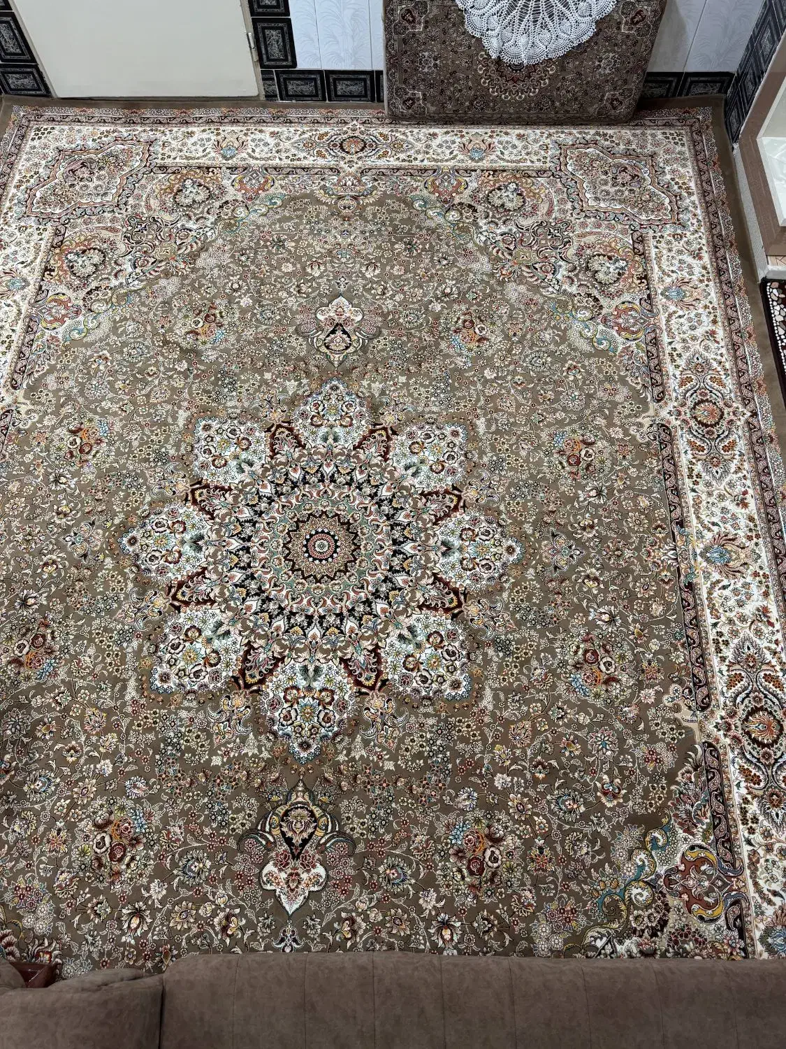 مبل قالی پشتی|فرش|بانه, |دیوار