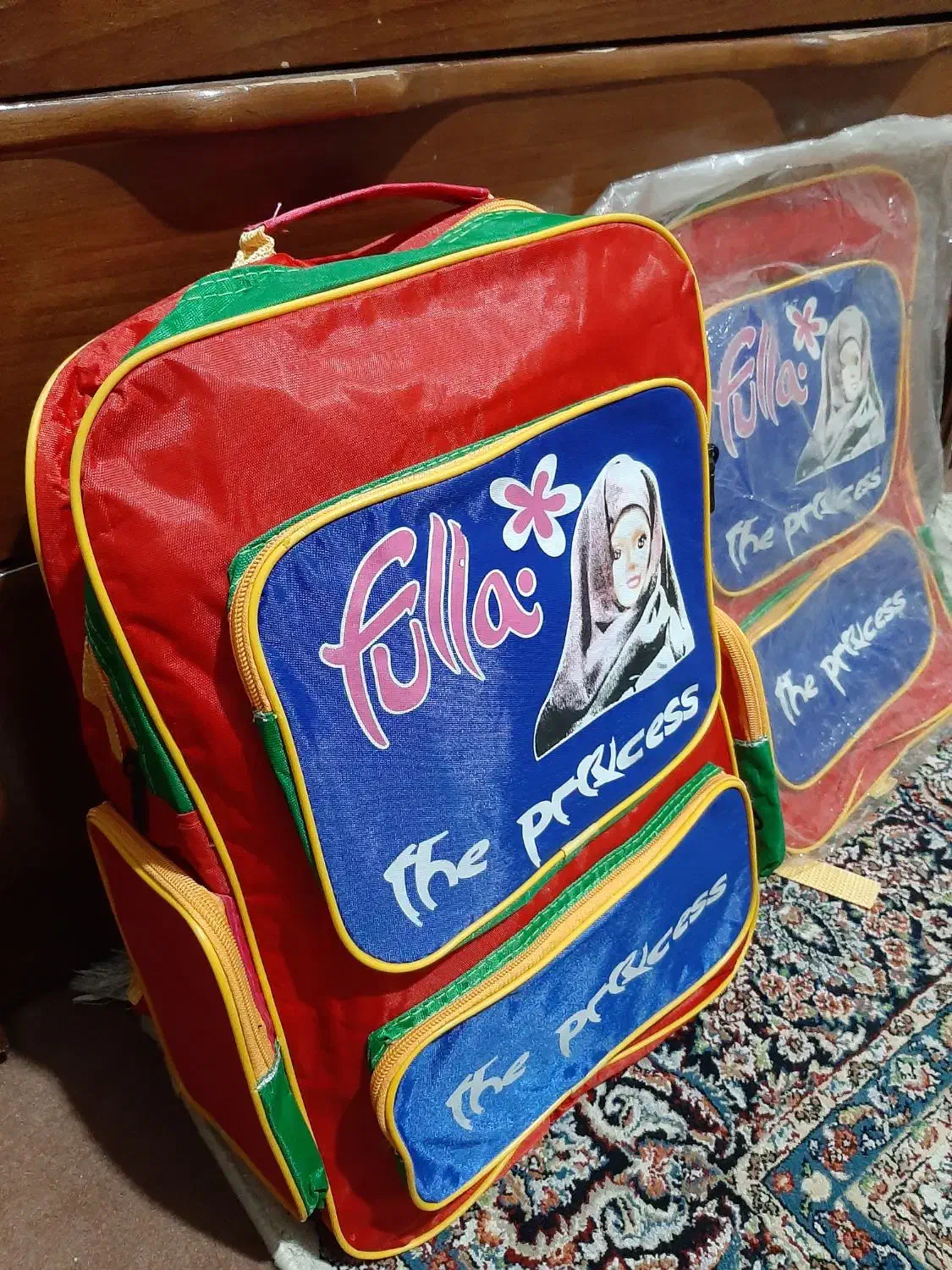 کیف مدرسه|کیف، کفش، کمربند|اهواز, کوی باهنر|دیوار