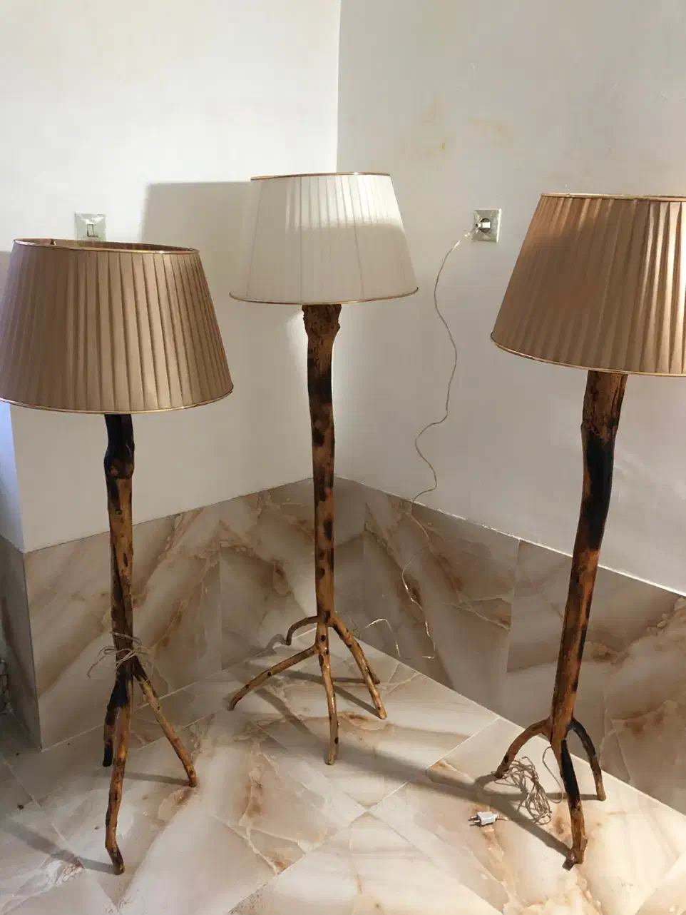 اباژور ایستاده کنار سالونی|چراغ خواب و آباژور|ارومیه, |دیوار