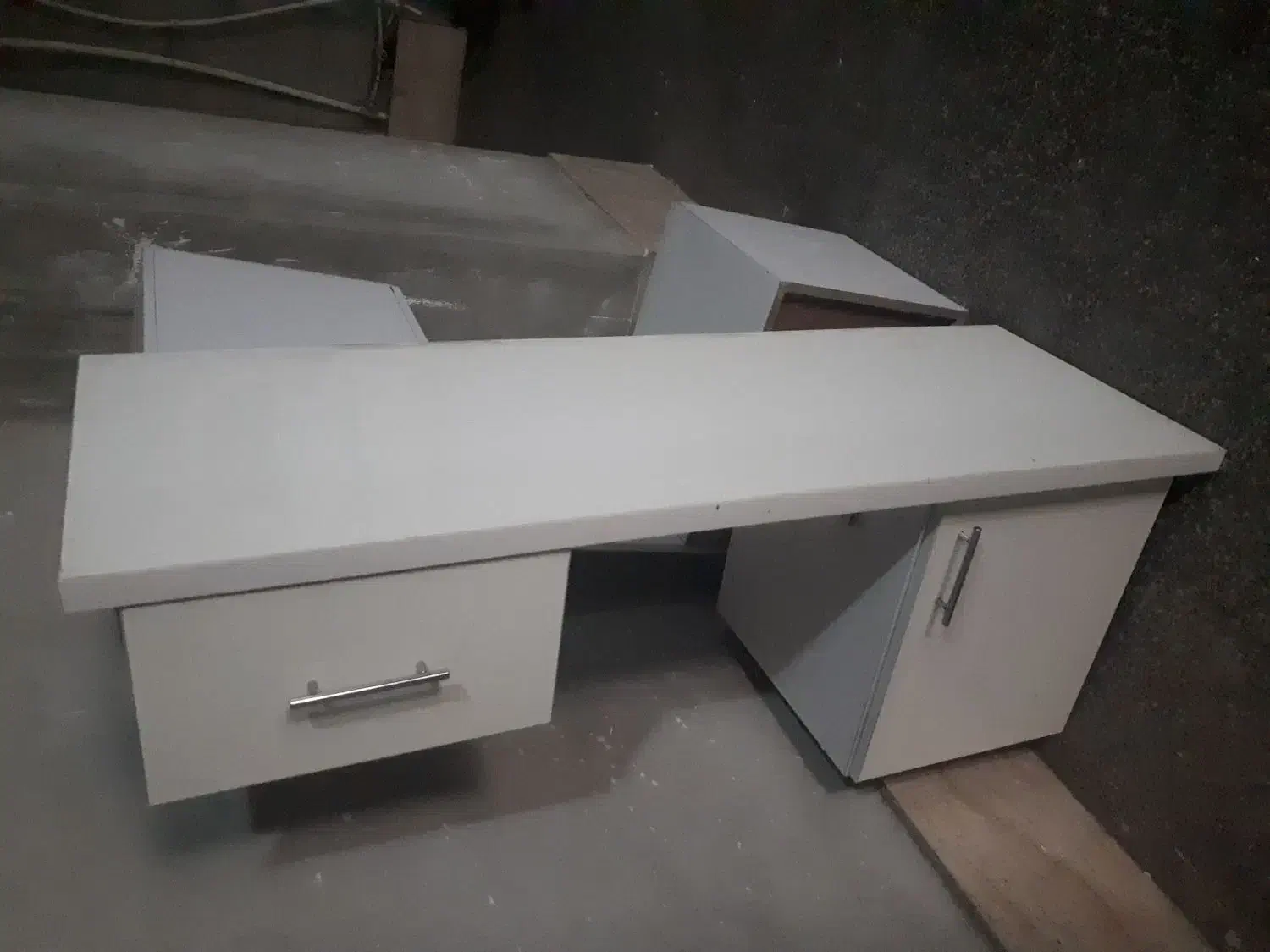 میز آرایش ام دی اف سالم 1500000هزار تومان|آرایشگاه و سالن‌های زیبایی|گرگان, |دیوار