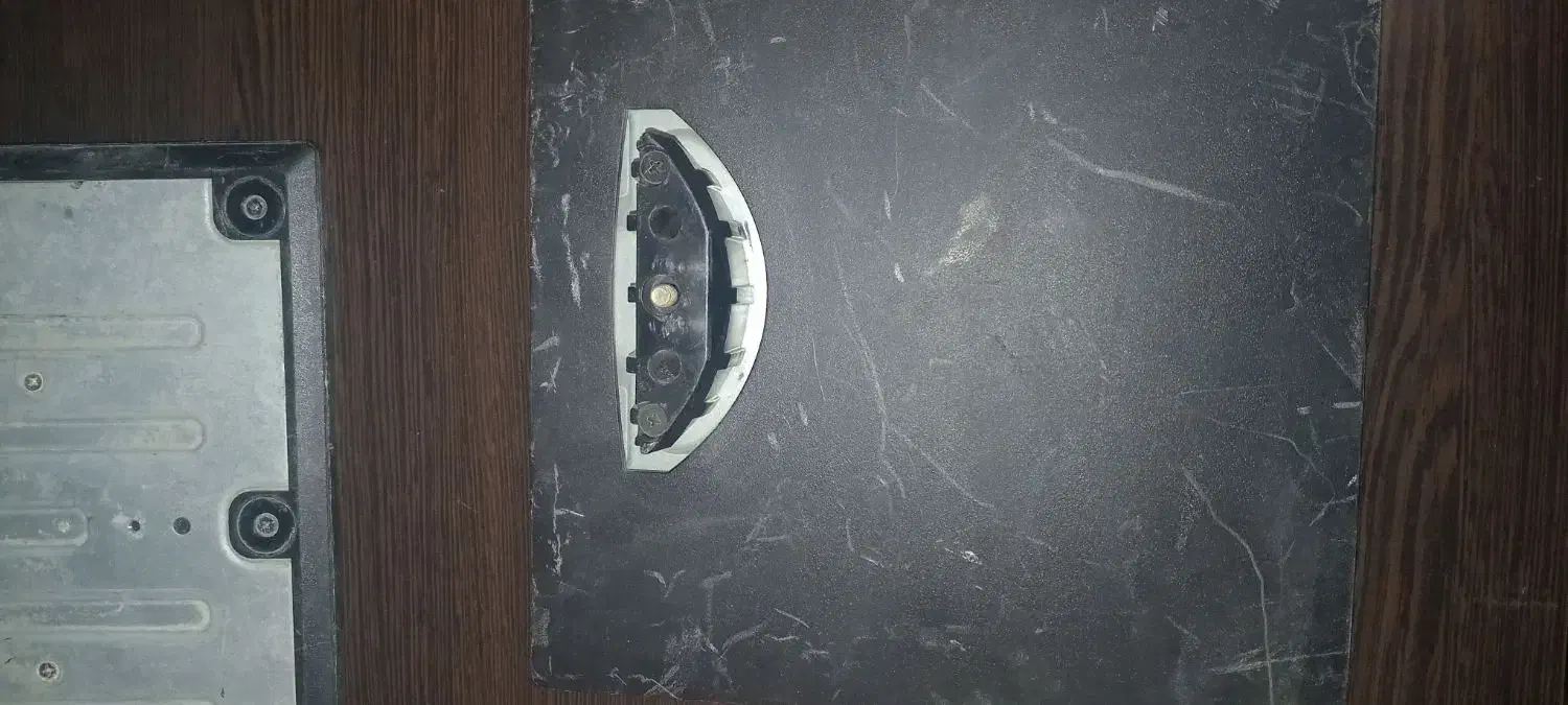 تعدادی پایه کف پایه های اسانسوری مانیتور|قطعات و لوازم جانبی رایانه|شیراز, احمدآباد|دیوار