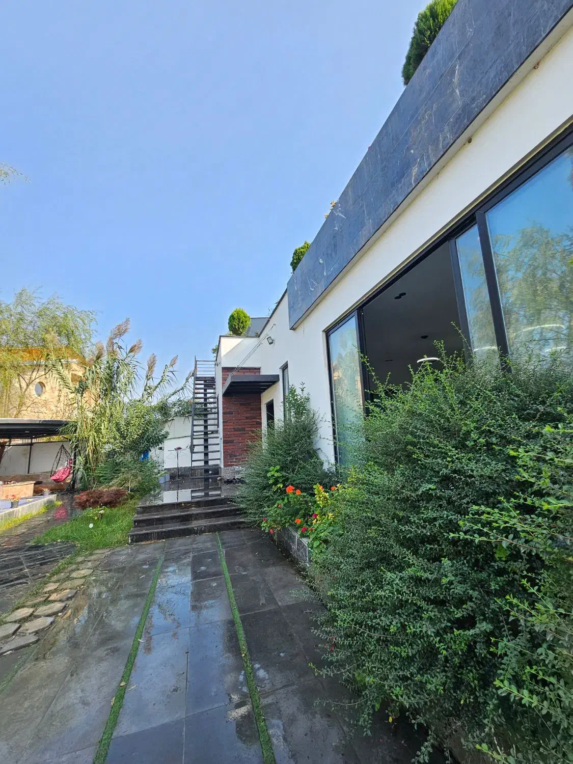 ویلا فروش فوری زیر قیمت لطفا فقط تماس بگیرید|فروش خانه و ویلا|سرخرود, |دیوار