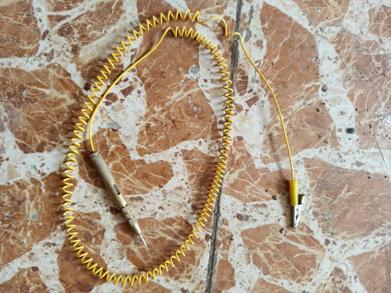 وسایل باطری سازی|خدمات موتور و ماشین|بلوک, |دیوار