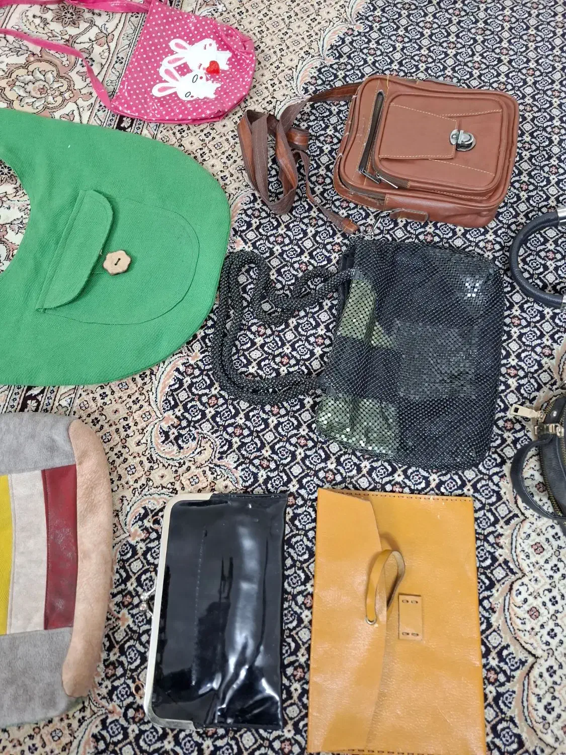 تعدادی کیف فقط ۵۰ تومن|کیف، کفش، کمربند|قم, لسانی|دیوار