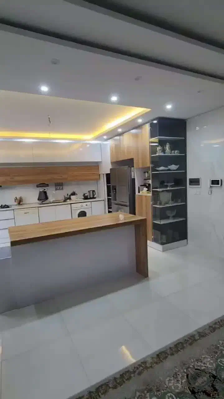 آپارتمان سه طبقه پیلوت دار / فردوسی شمالی|فروش خانه و ویلا|قزوین, |دیوار