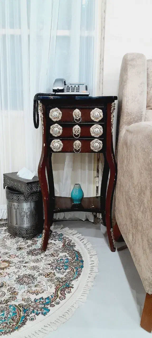 مبل ۷نفره و جلو مبلی میز عسلی و پرده و میز تلفن|مبلمان خانگی و میز عسلی|کاشمر, |دیوار