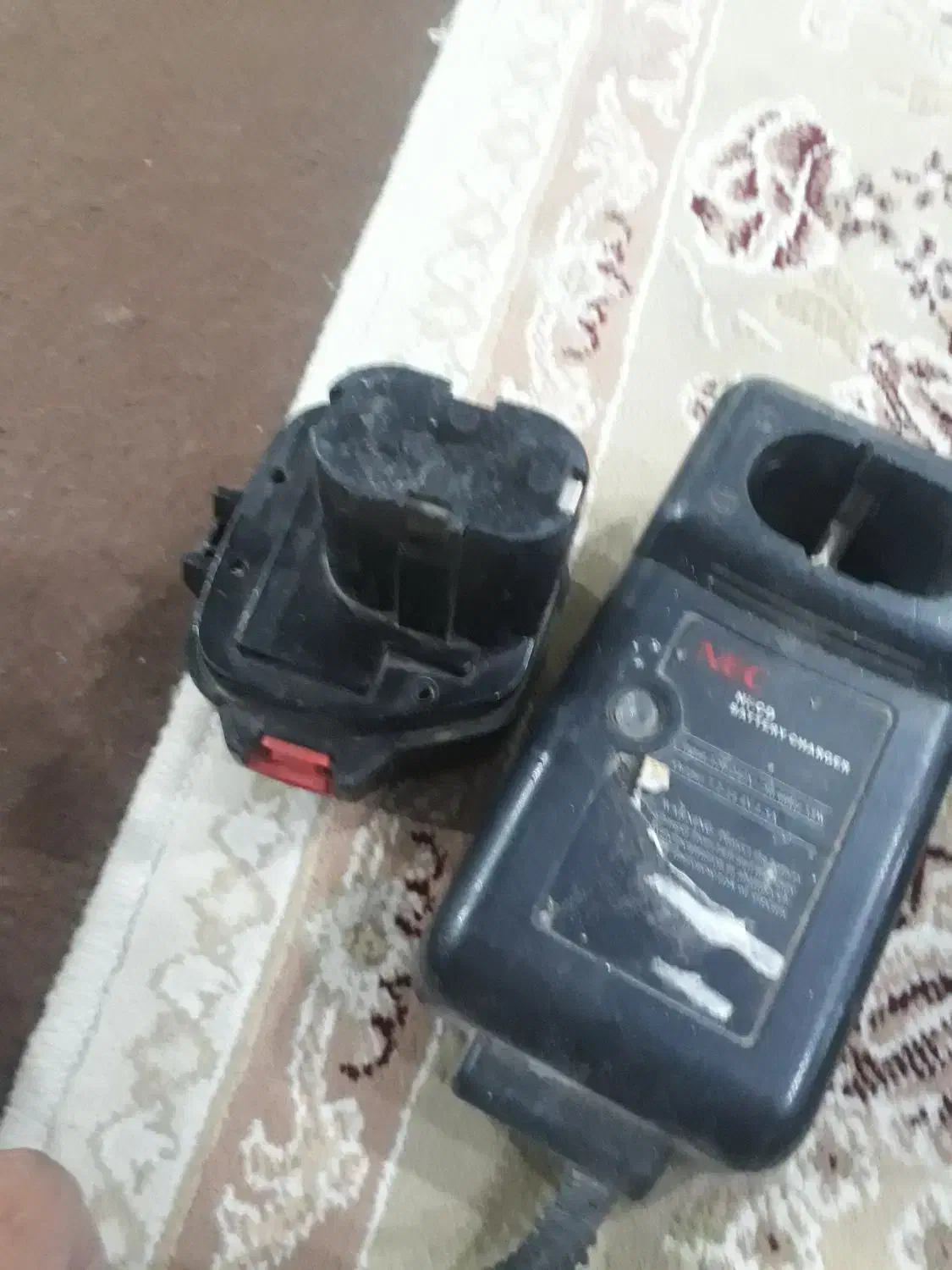 یک عدد دلر|ابزارآلات|فردیس, منظریه|دیوار