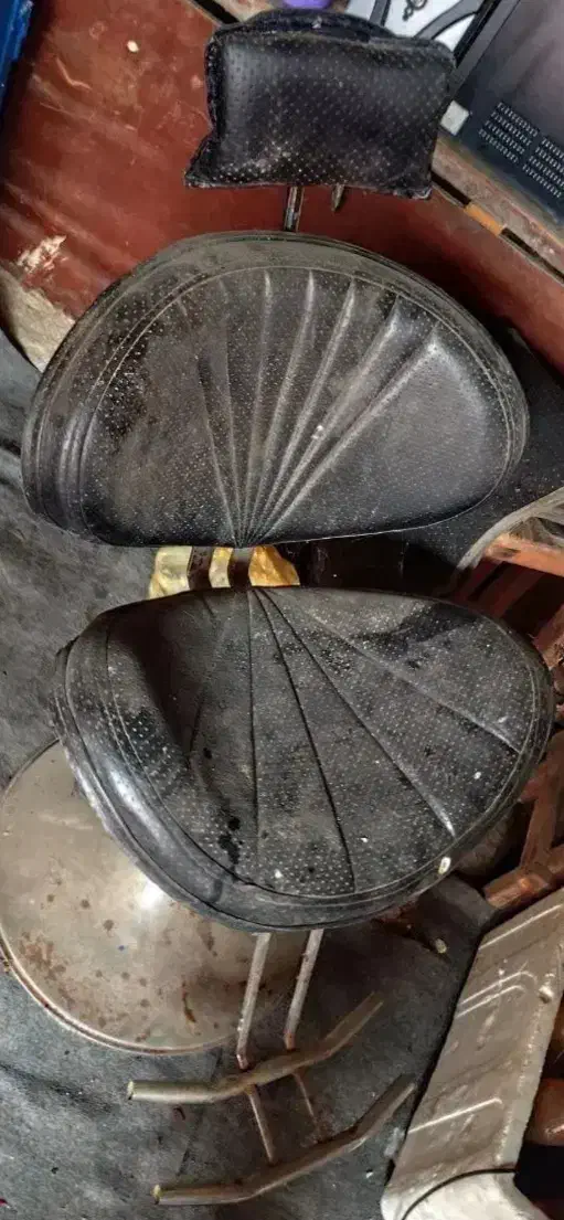 صندلی اصلاح بسیار سالم و تمیز|آرایشگاه و سالنهای زیبایی|صومعهسرا, |دیوار