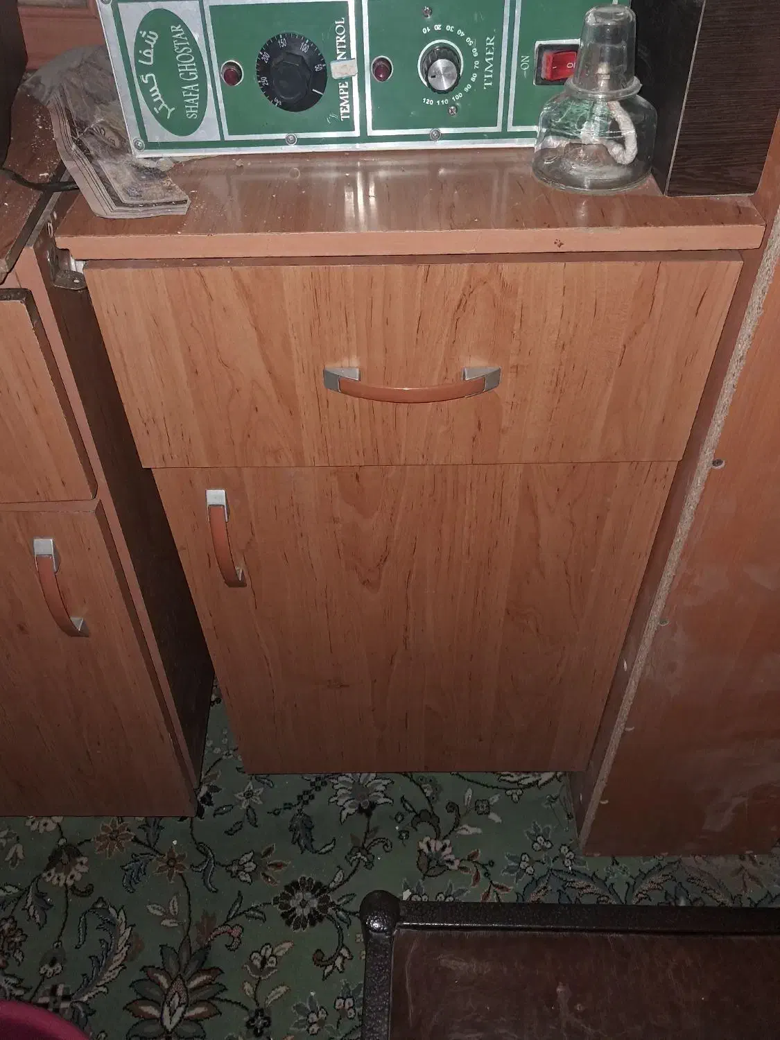 دکور ارایشگاه|آرایشگاه و سالن‌های زیبایی|سمنان, |دیوار