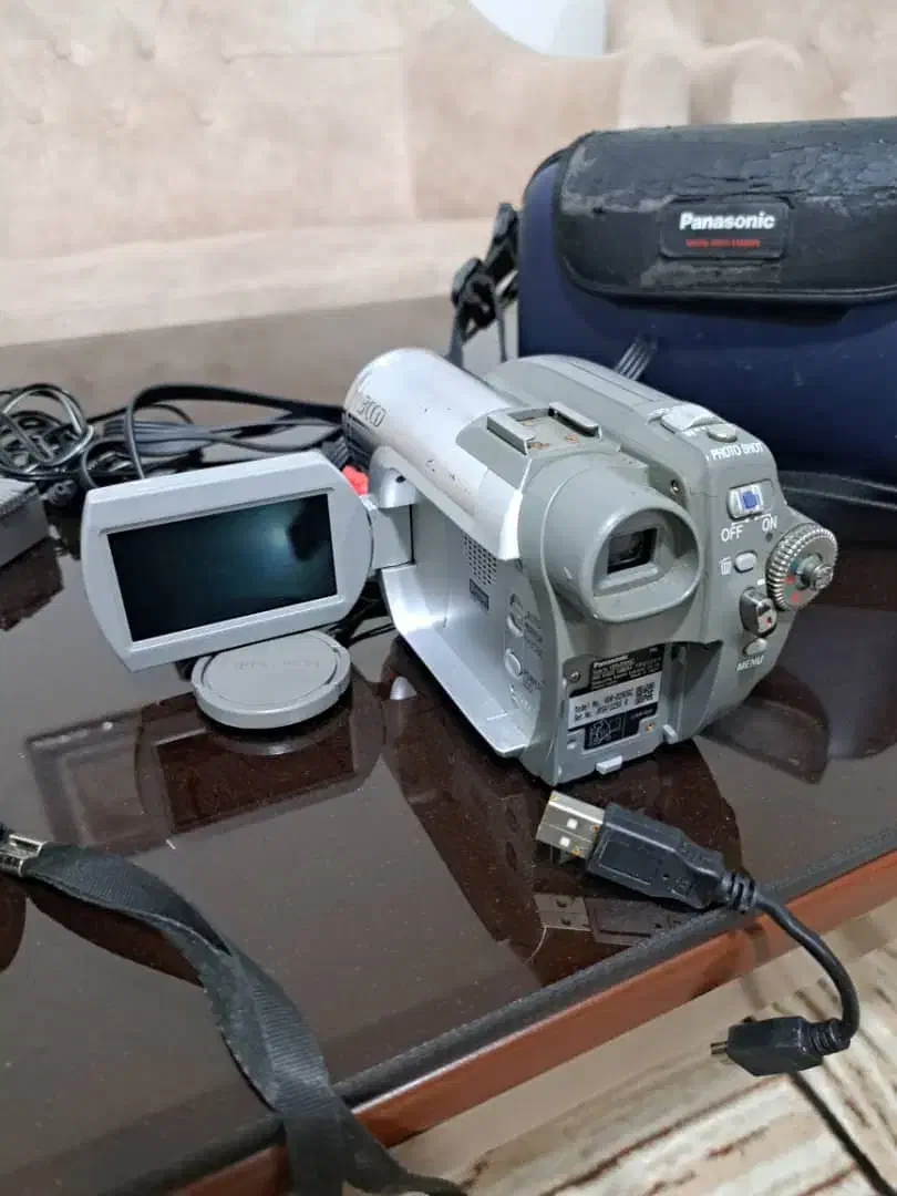 دوربین فیلم برداری پاناسونیک|دوربین عکاسی و فیلم‌برداری|چهارباغ, |دیوار