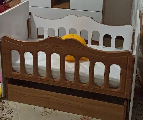 تخت نوزاد گهواره ای|تخت و صندلی بچه|اسدآباد, |دیوار