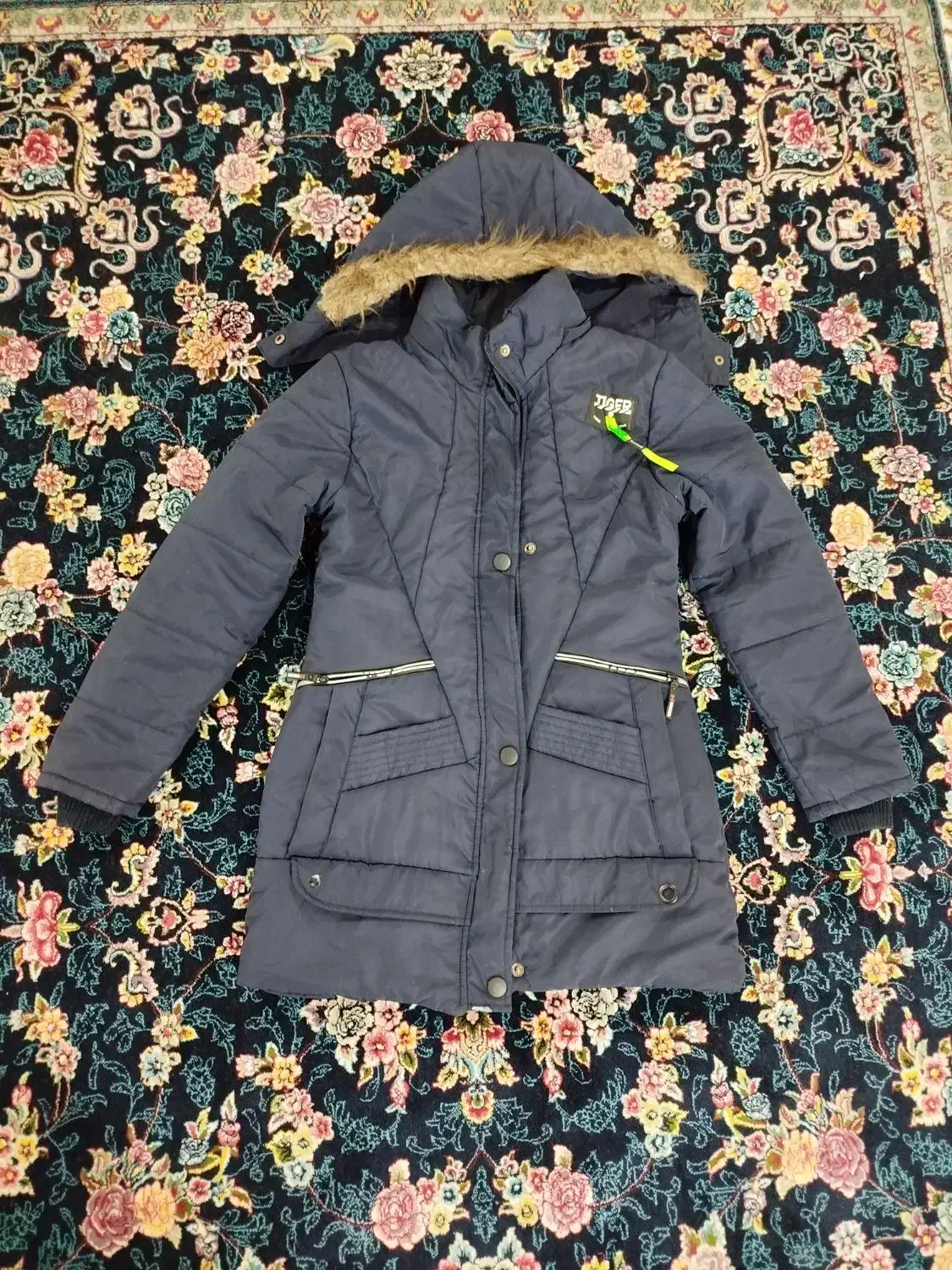 دو عدد کاپشن پسرانه و دخترانه|لباس|هرسین, |دیوار