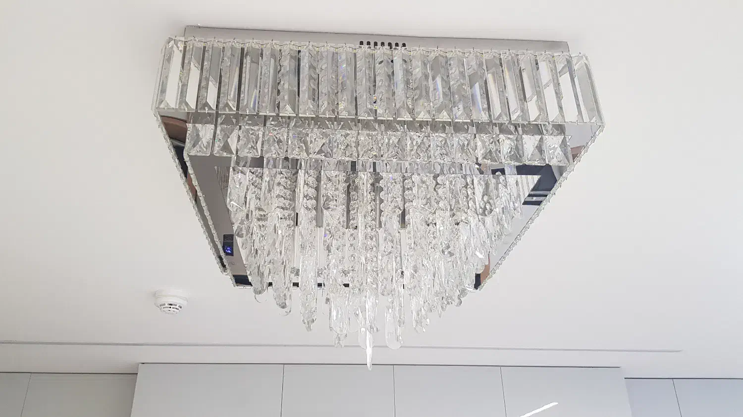 لوستر کریستالی سقفی|لوستر و چراغ آویز|اصفهان, باغ دریاچه|دیوار
