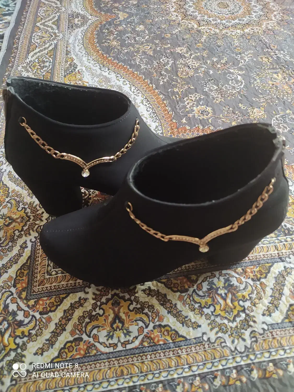 کفش|کیف، کفش، کمربند|کبودرآهنگ, |دیوار