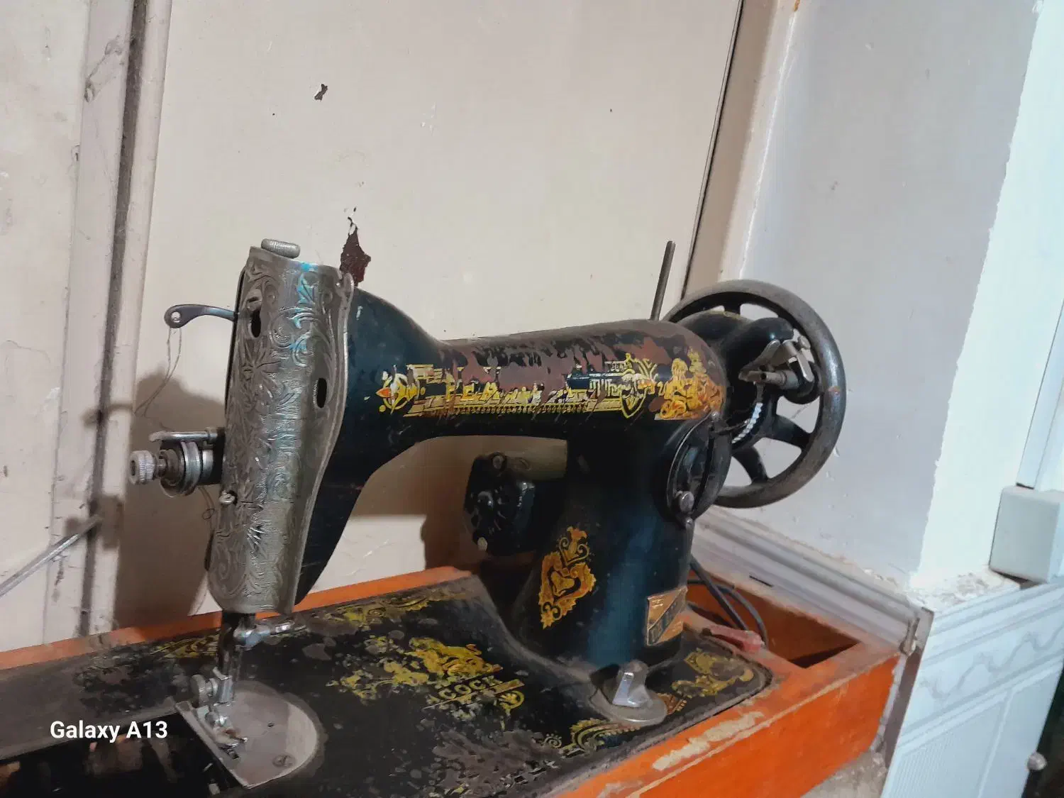 کار می کند|چرخ خیاطی و ریسندگی|اردبیل, |دیوار