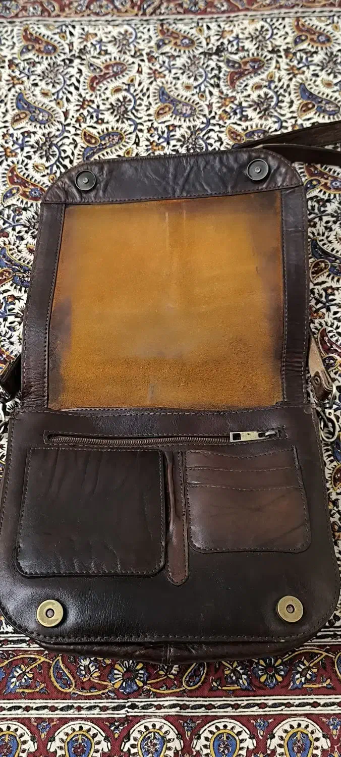 کیف چرم|کیف، کفش، کمربند|اصفهان, باغ دریاچه|دیوار