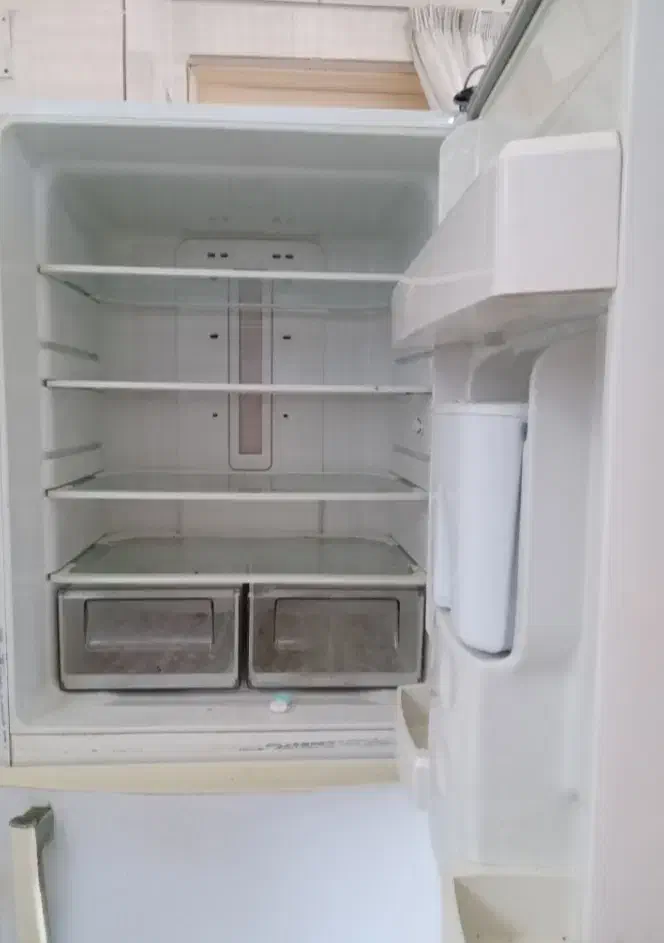 یک دستگاه یخچال فریزر برند الکترواستیل|یخچال و فریزر|رشت, نخودچر|دیوار