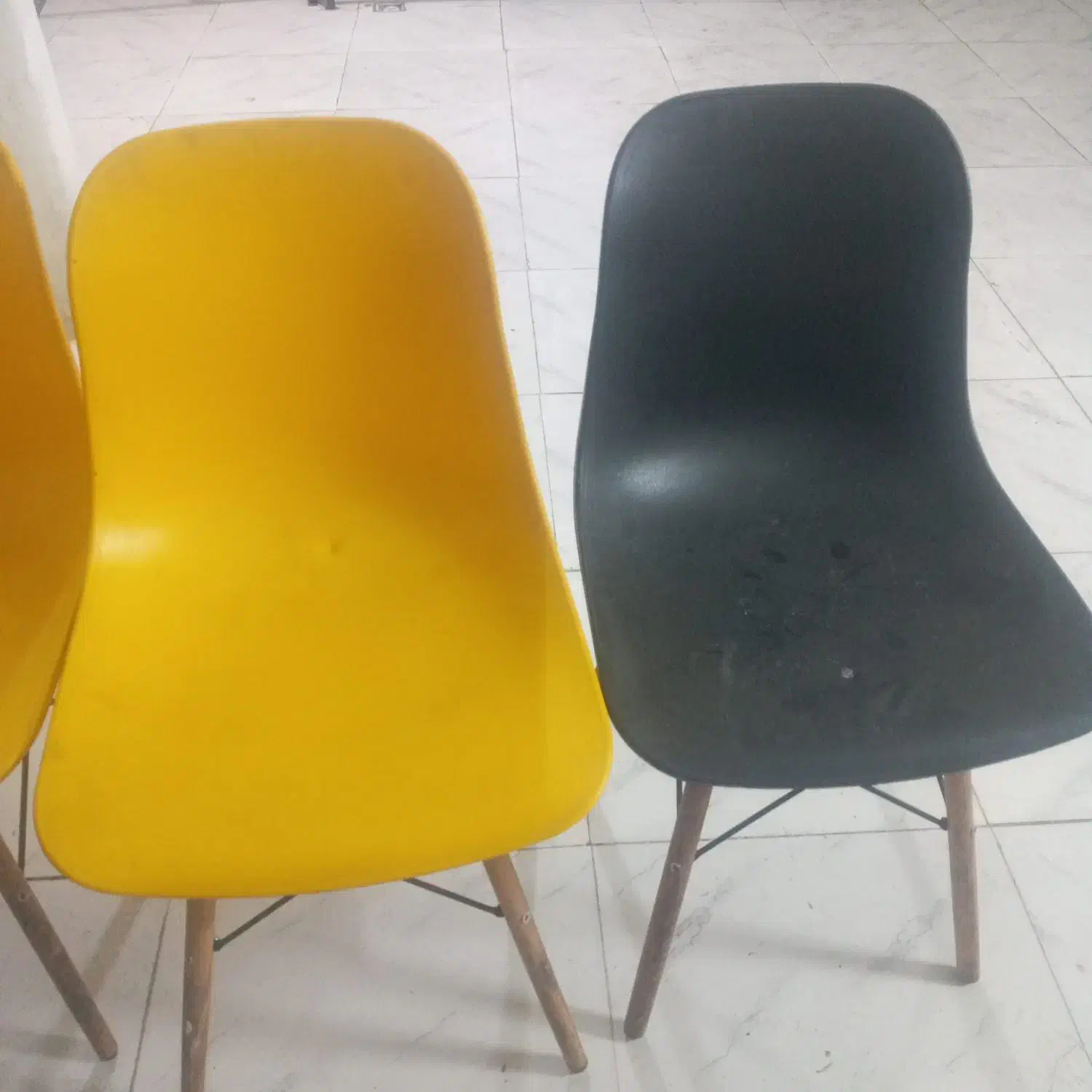 صندلی پلیمری و پلاستیکی با میز|کافیشاپ و رستوران|هشتگرد, هشتگرد قدیم|دیوار