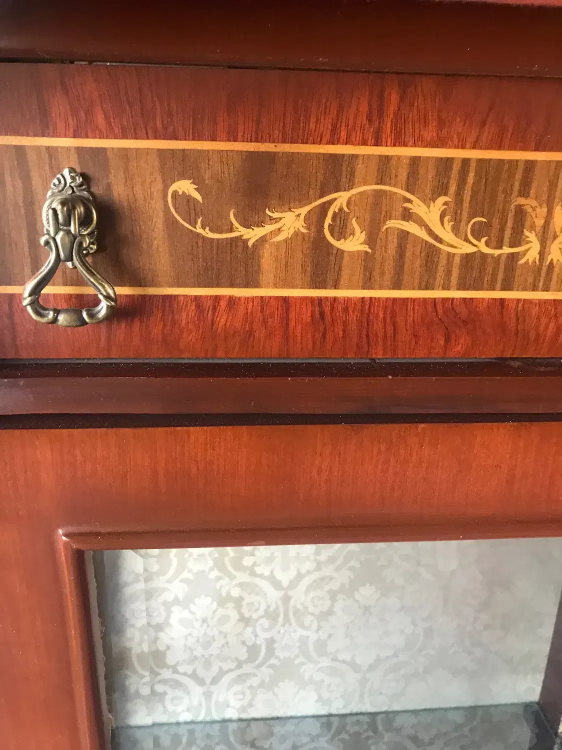 ویترین چوب|بوفه، ویترین، کنسول|اصفهان, باغ دریاچه|دیوار