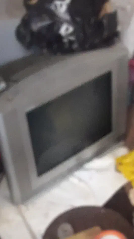 تلویزیون ۲۱ اینچ سالم نو|تلویزیون و پروژکتور|آزادشهر, |دیوار