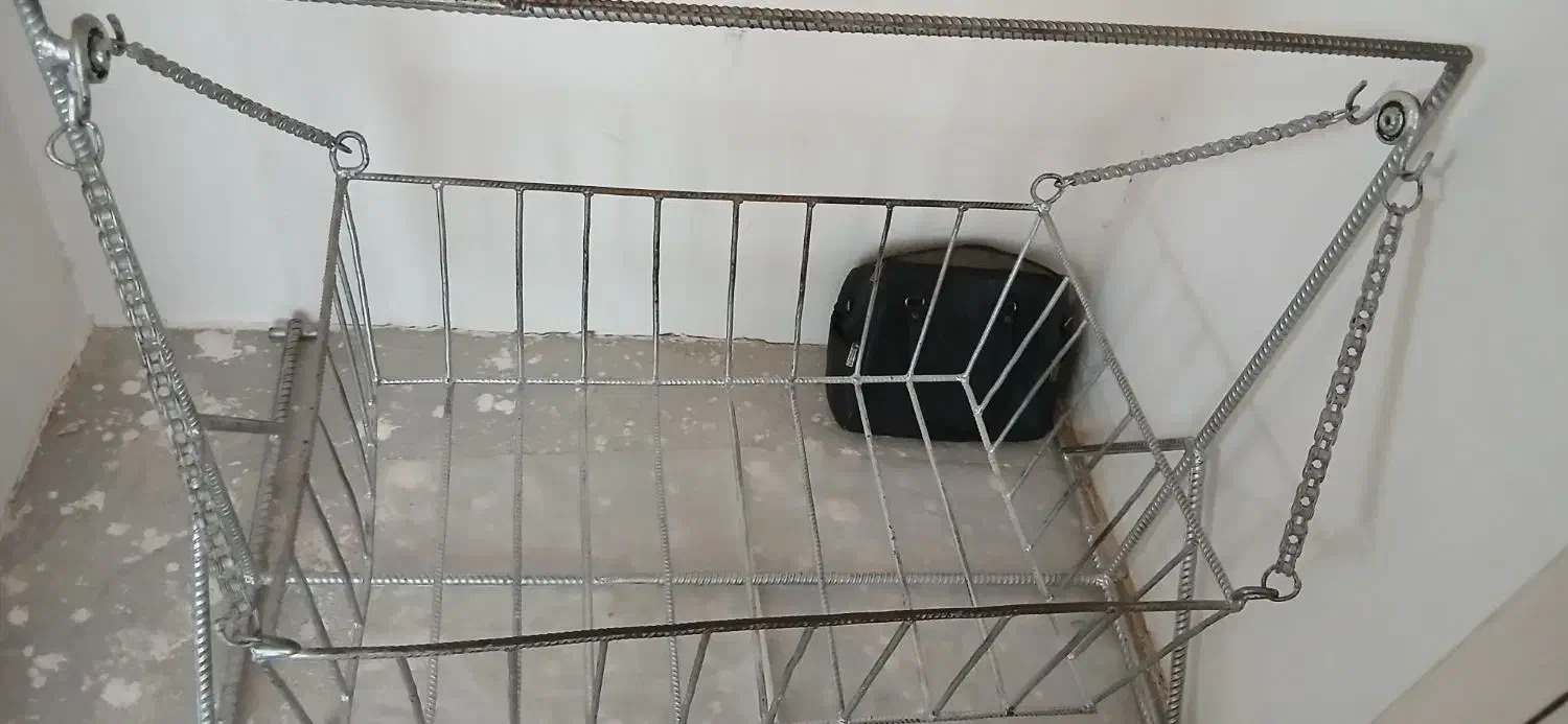 گهواره اهنی|تخت و صندلی بچه|بجنورد, |دیوار