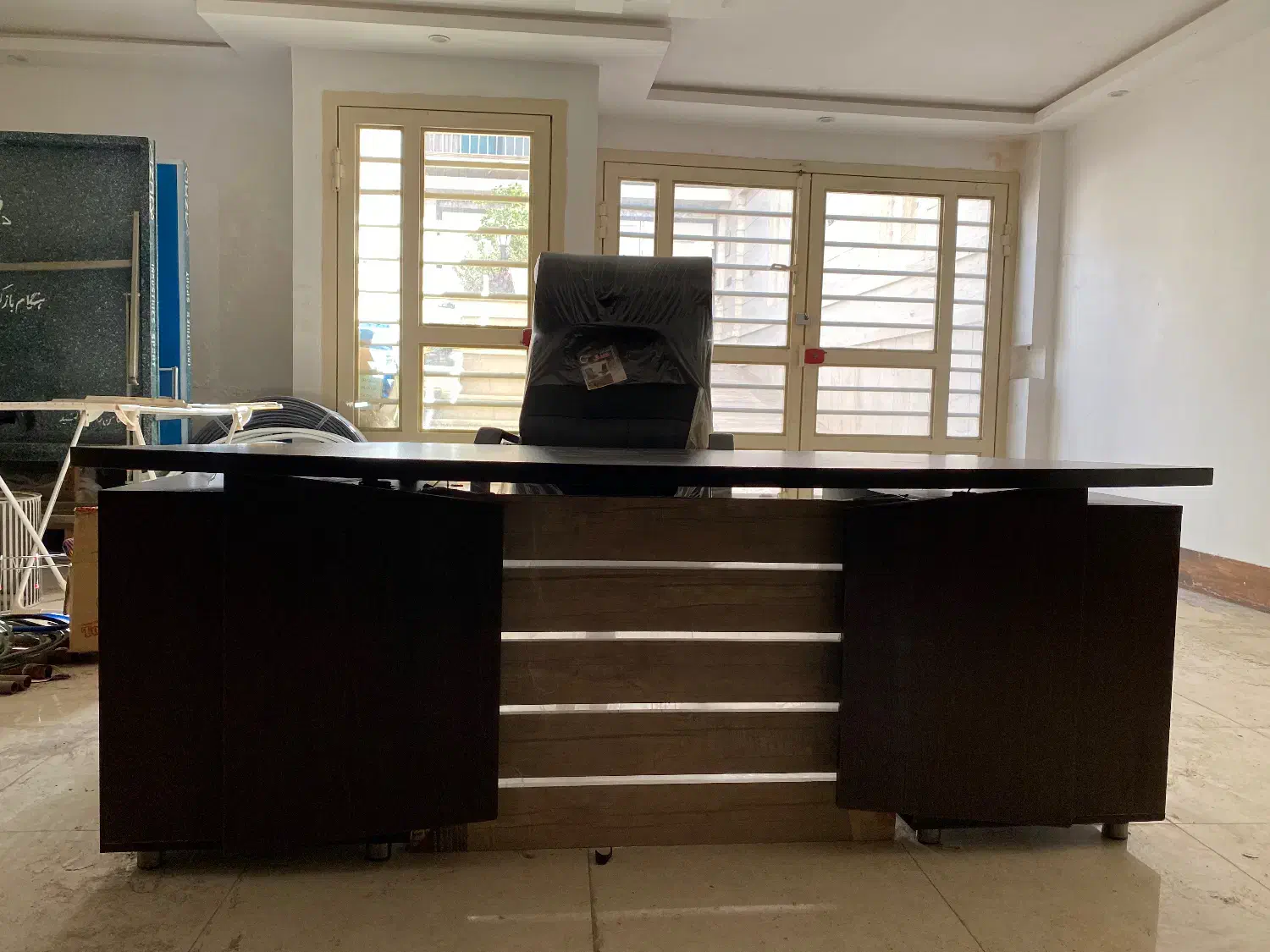 میز تحریر مدیریتی با صندلی|میز تحریر و کامپیوتر|کازرون, |دیوار