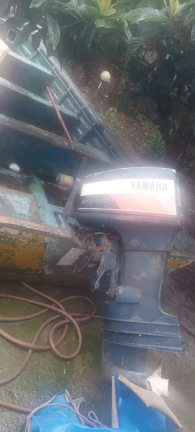 یک باب قایق متور|قایق و سایر وسایل نقلیه|چاف و چمخاله, |دیوار