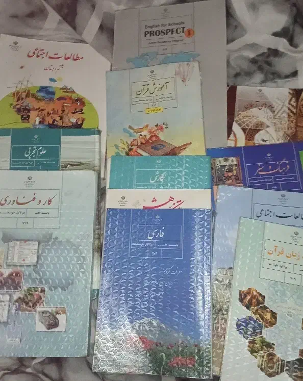 کتاب هفتم و شیشم|کتاب و مجله آموزشی|رشت, گلباغ نماز|دیوار