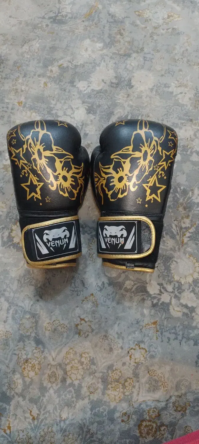 دستکش بوکس|تجهیزات ورزشی|رشت, پیرکلاچای|دیوار