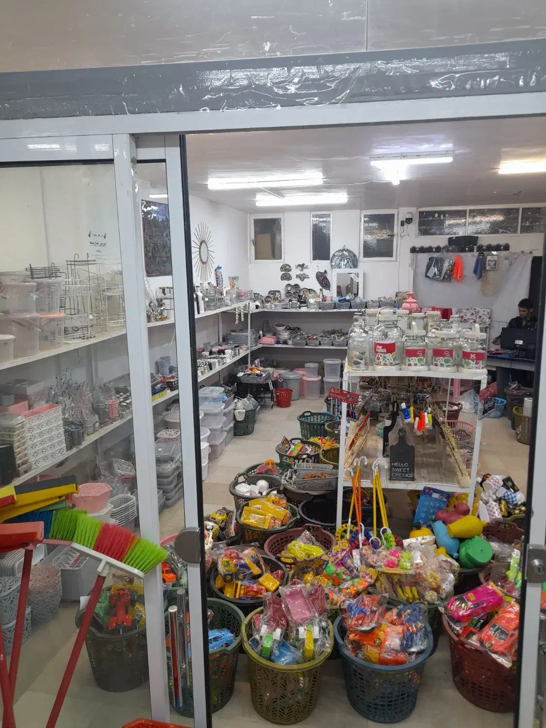 فروشنده خانم در پلاستیک فروشی حمیدی نواب|استخدام بازاریابی و فروش|اسفراین, |دیوار