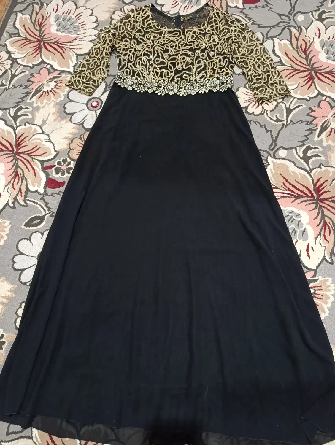 لباس مجلسی|لباس|اقبالیه, |دیوار