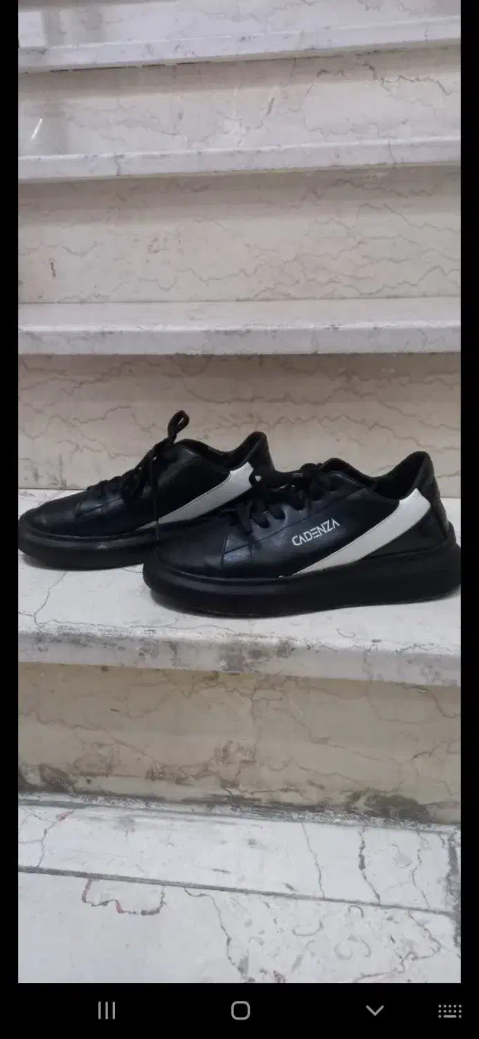 کفش اسپورت|کیف، کفش، کمربند|رباط‌کریم, رباط‌کریم|دیوار